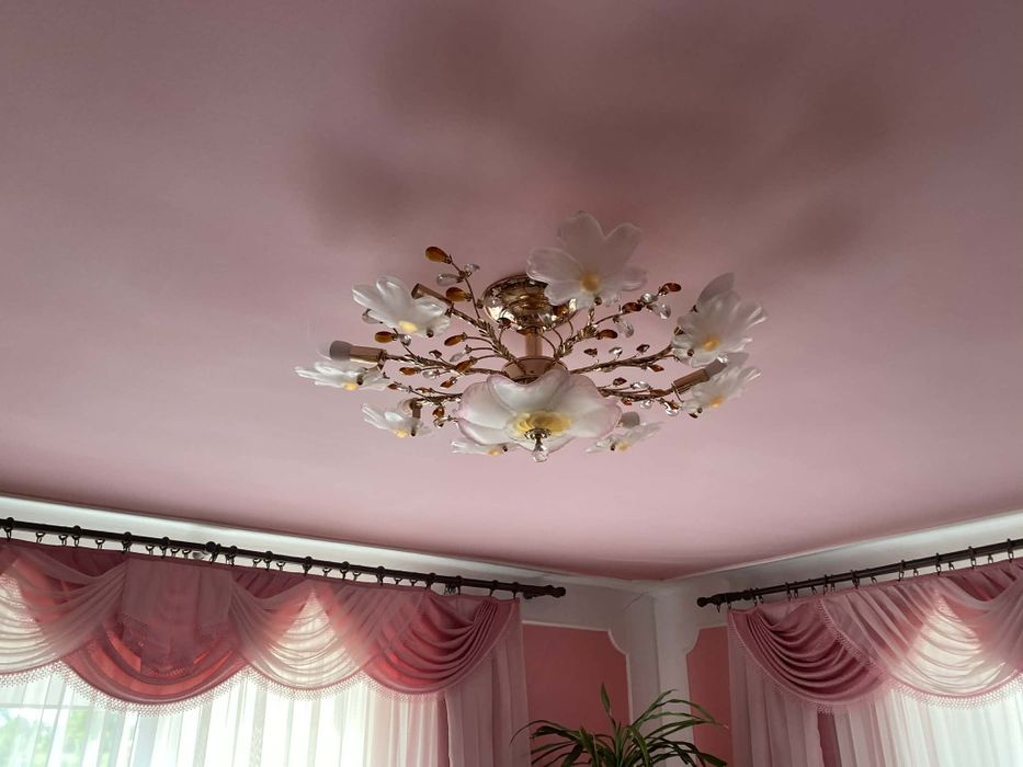 Продається диван,Світильник,штори