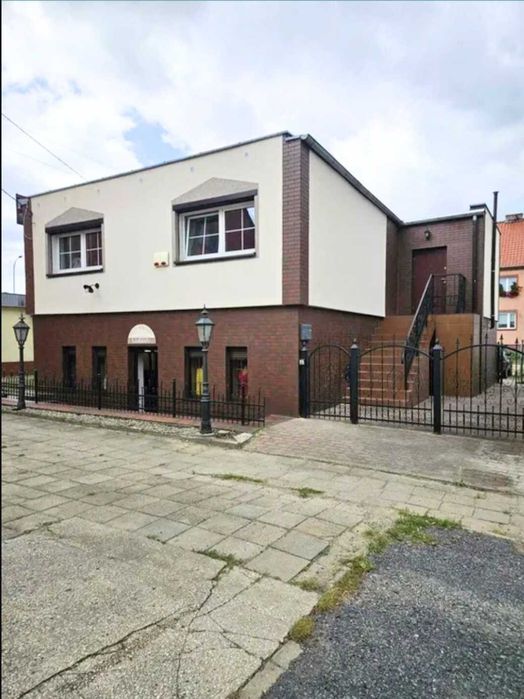 Sprzedam budynek mieszkalno-usługowy.