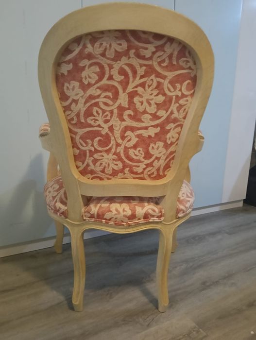 Cadeira estilo Luís XV + 4 almofadas  90€