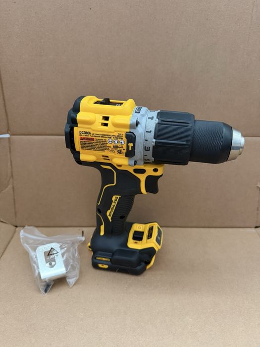 Безщітковий ударний шуруповерт DeWalt DCD806