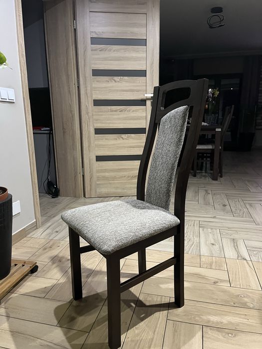 Stół i krzesła do salonu