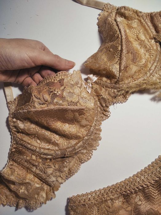 Нижнее белье трусики + бюстгальтер