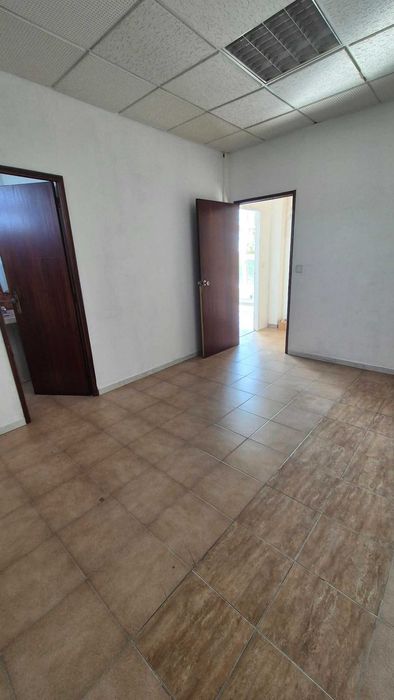 Escritório 200M2 em Meirinhas – Várias Salas, Excelente Luz e Possibilidade de Divisão