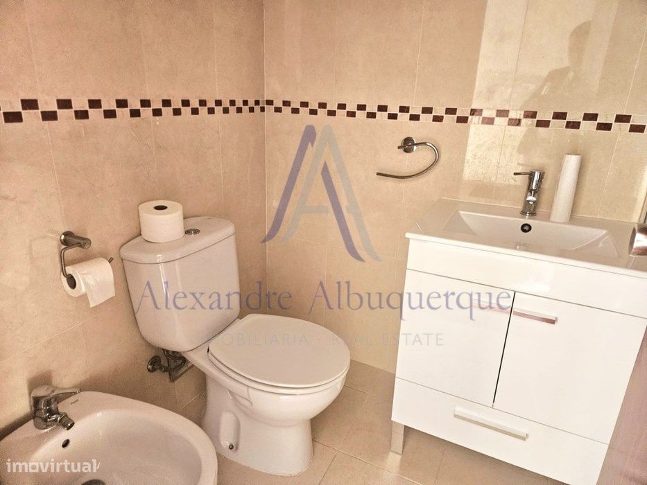 Apartamento T2 com Terraço, Arrecadação e Parqueamento | Sesimbra
