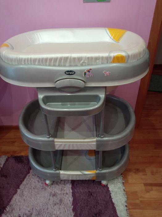 Пеленальний столик з ванночкою Brevi