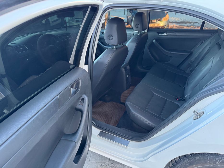 Продам  VOLKSWAGEN JETTA  2013 Року