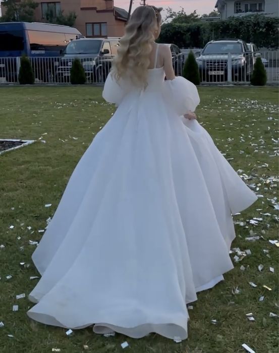 Продам весільну сукню