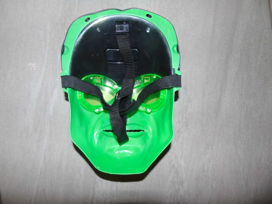 Hasbro Avengers Świecąca maska Hulka
