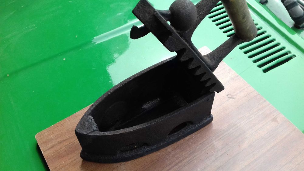 Утюг на углях. Отлиное ссостояние.