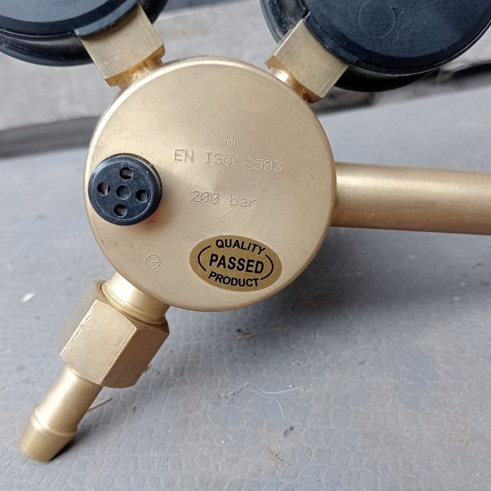 Редуктор для аргону або суміші