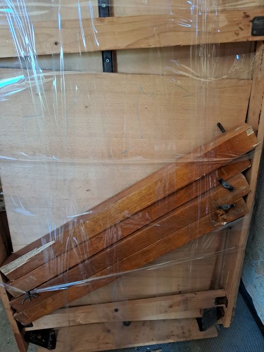 Стіл міцний солідний