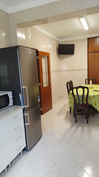 Quarto para arrendar em sítio bem situado