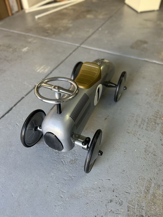 Carro vintage em metal