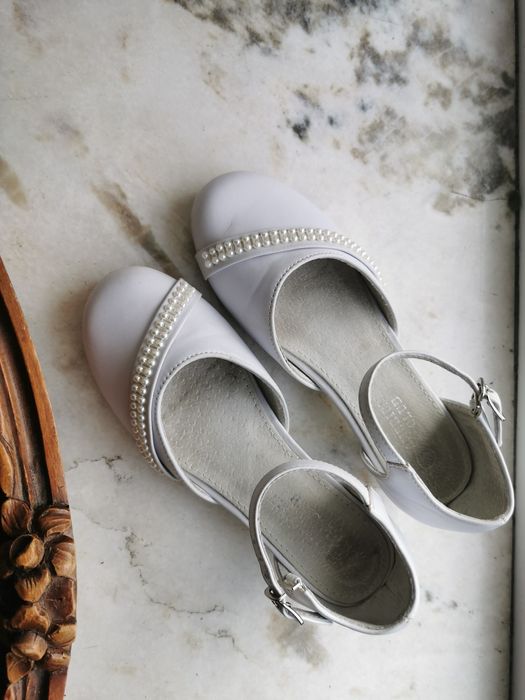 Buty komunijne dziewczęce na obcasie r. 32