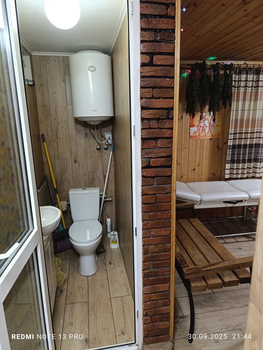 Баня, лазня на дровах, камін, масажний стіл.