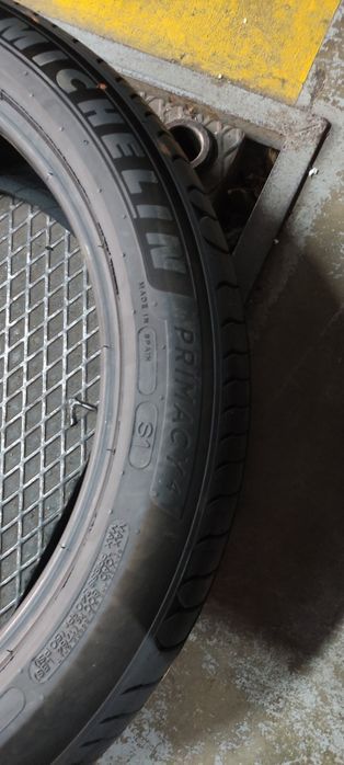 Pneus 235/45/20  semi novos