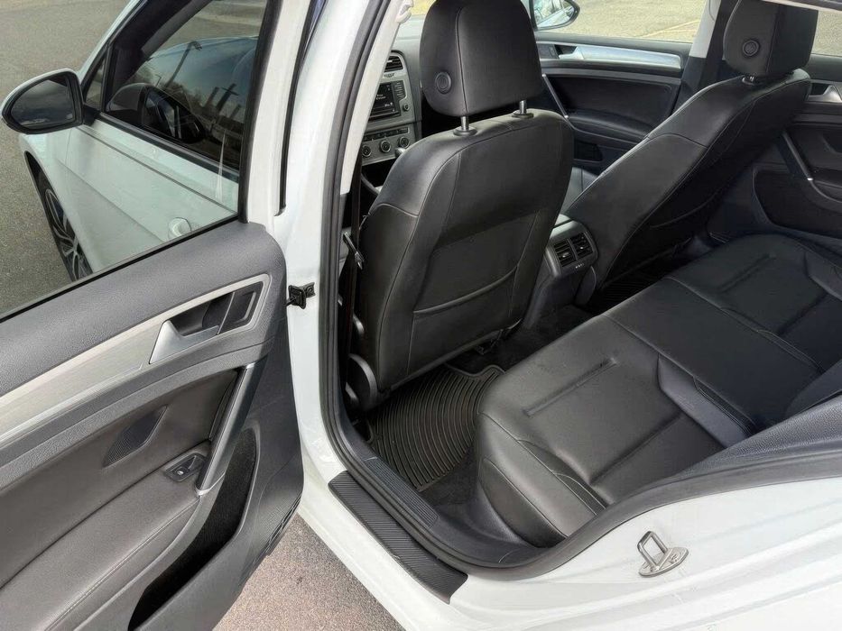 Volkswagen Golf      2015