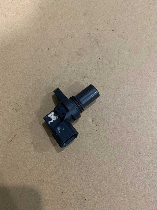 Датчик положения распредвала  Mitsubishi mazda