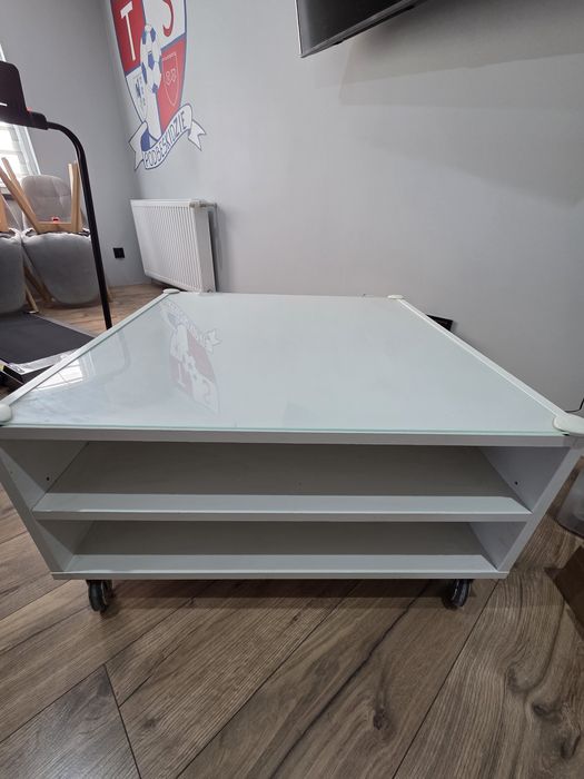 Stolik biały kwadratowy