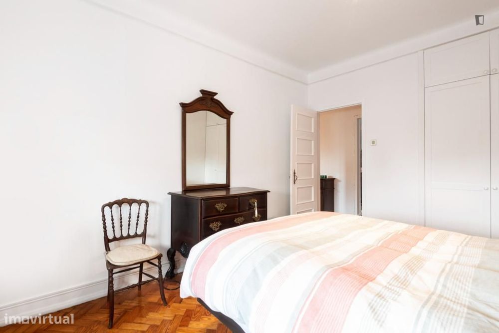 Quarto - localizado em Penha de França Lisbon