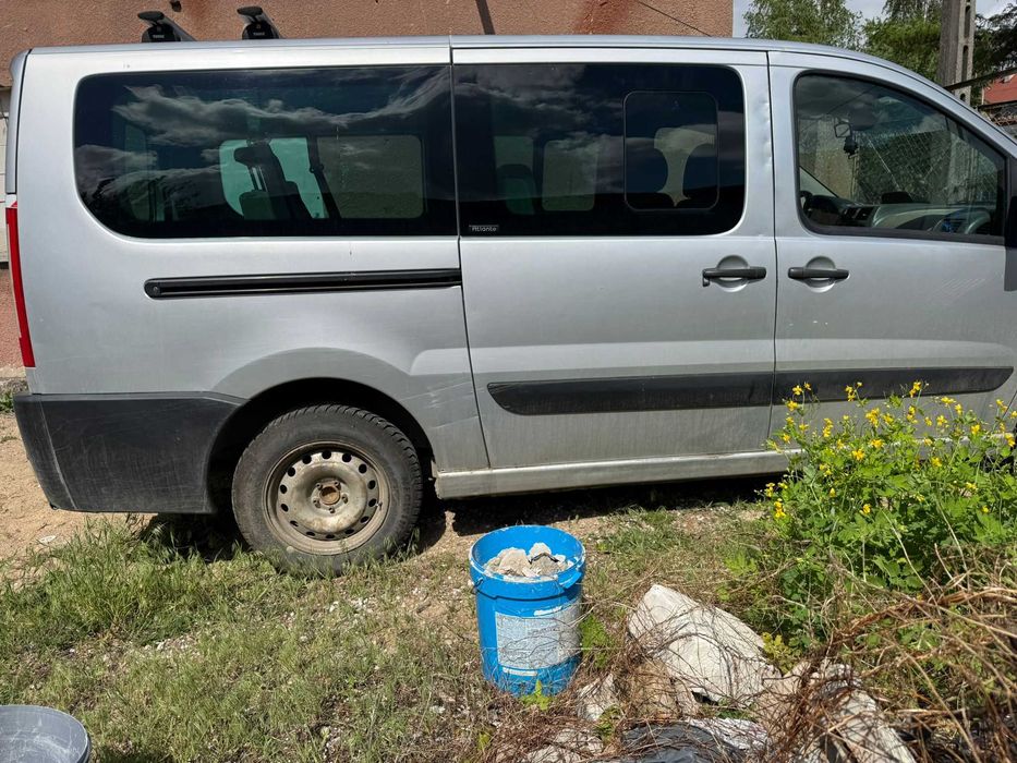 Citroën Jumpy 2.0 HDi 128 KM 8-osobowy 2011 – uszkodzony, diesel, hak/przyczepa 2000 kg