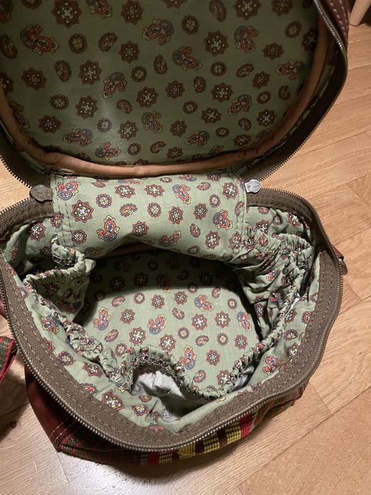 Mala necessaire de cor castanha