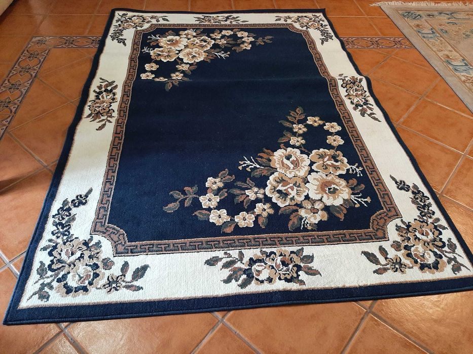 Carpete com motivos florais