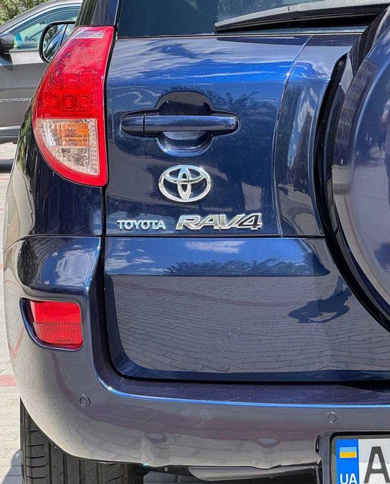 Toyota RAV 4  Автомат повний привід газ бензин 2008