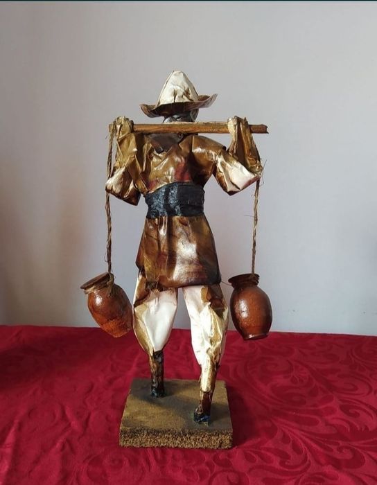 Escultura em papel marche