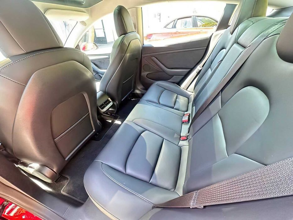 Tesla Model 3      2022