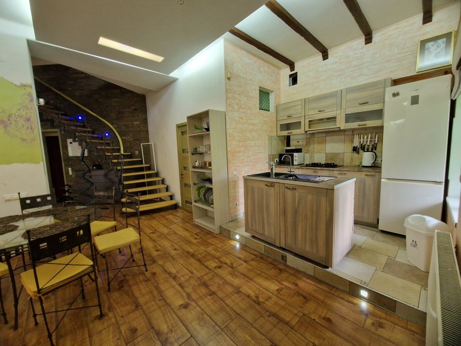 Аренда 4 квартира 2 уровня Центр