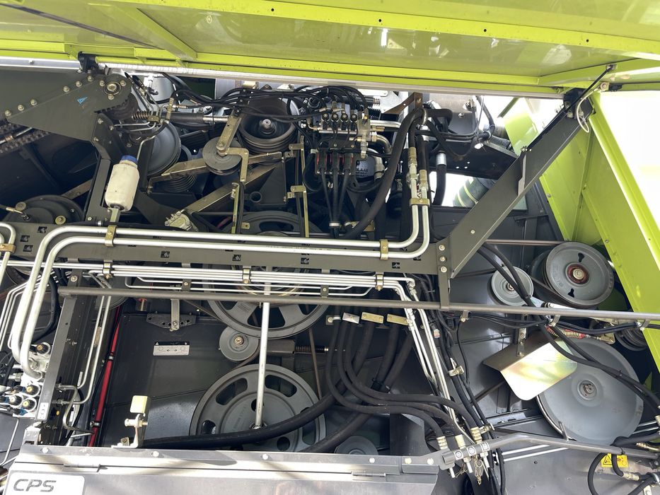 Комбайн CLAAS LEXION 670 2011 Vario750