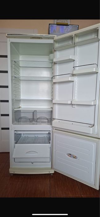 Холодильник Атлант в хорошому стані