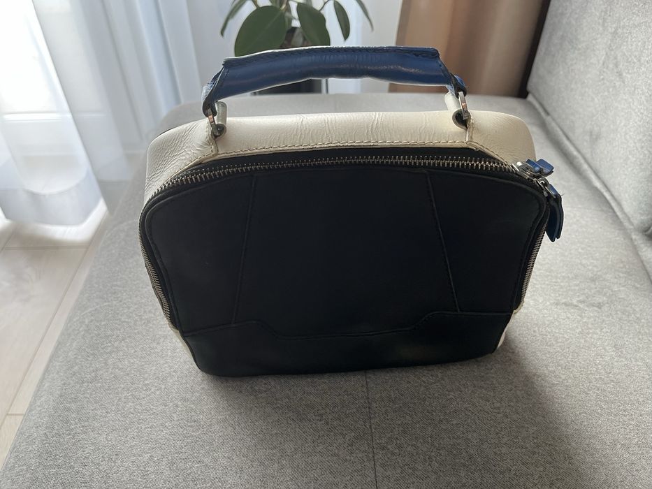 Skórzana torebka damska na pasku czarno biało granatowa top jakość