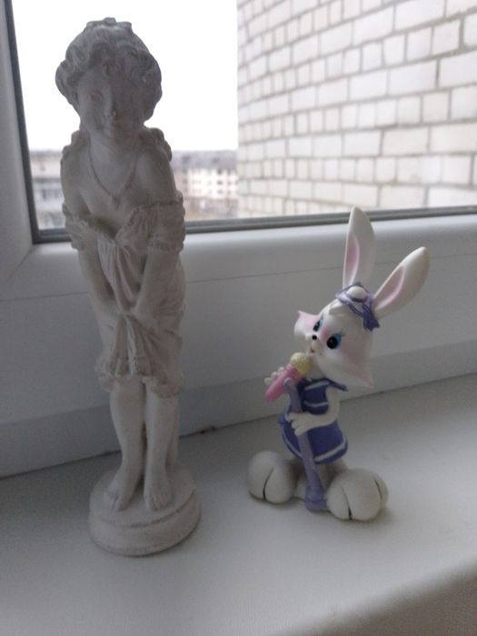 Статуетки заяц певец ваза девочка статуя из сада дельфины собпаки