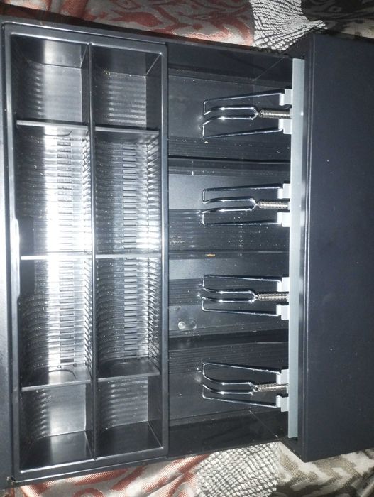 Caixa de dinheiro nova com chave (aqprox), pouco uso