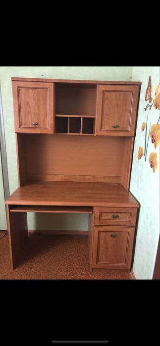 Стінка з шкафчиками, парта