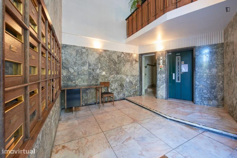 Quarto - localizado em Arroios Lisbon