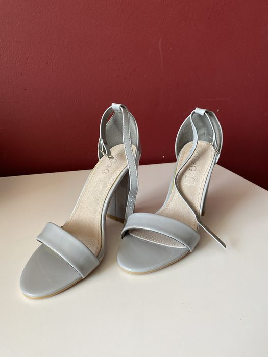 Buty na obcasie