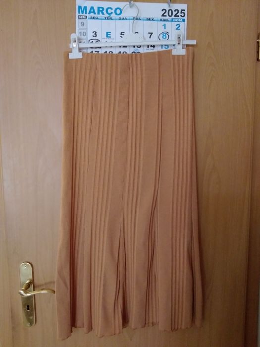 Saia comprida malha camel tam. M ZARA