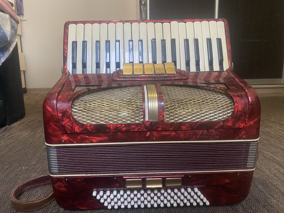 Раритетный немецкий аккордеон Traviata