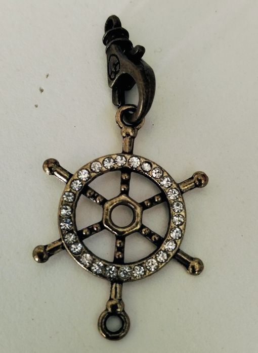 Roda de leme muito antiga  em bronze com pedrasbrilhantes para porta chaves etc etc