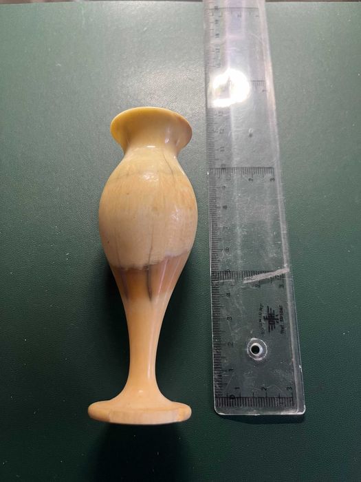 Vaso / Jarro em dente de cachalote