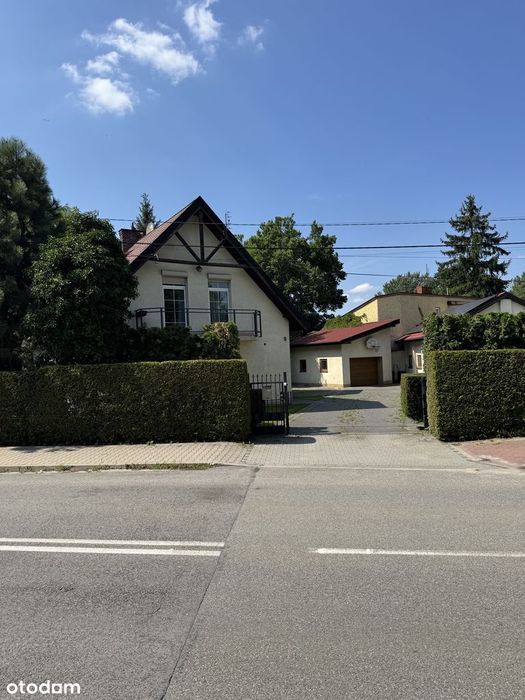 Dom w centrum Nadarzyna na działalność gospodarczą lub zamieszkania.