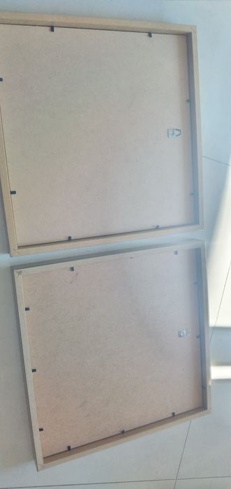 Quadros com moldura dourada