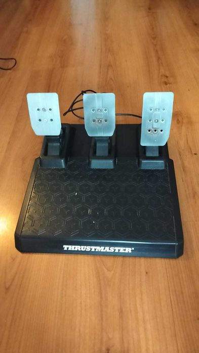 Pedais Thrustmaster