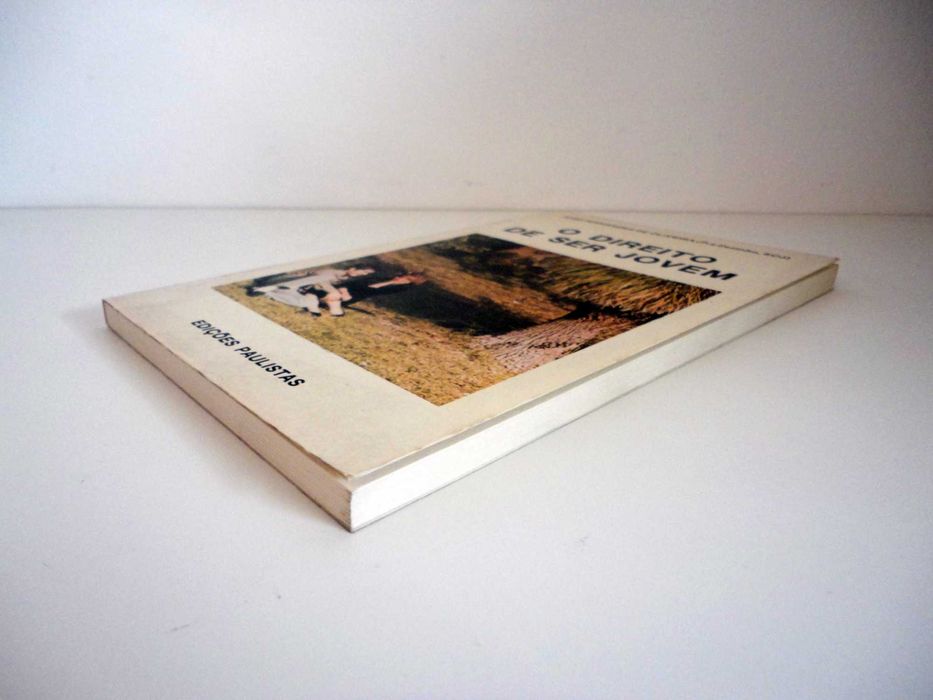 The Right to Be Young (José Fernandes Oliveira)64285716863105123