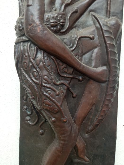 Fabulosa escultura em cobre pesadas. representa a caça.