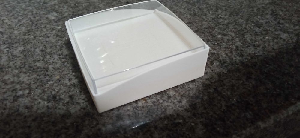 Caixinha para colar plástico branco