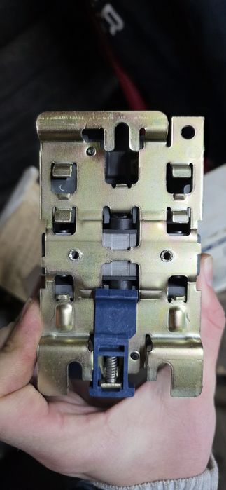 трехполюсный контактор Telemecanique LC1D40AM7 Schneider Electric